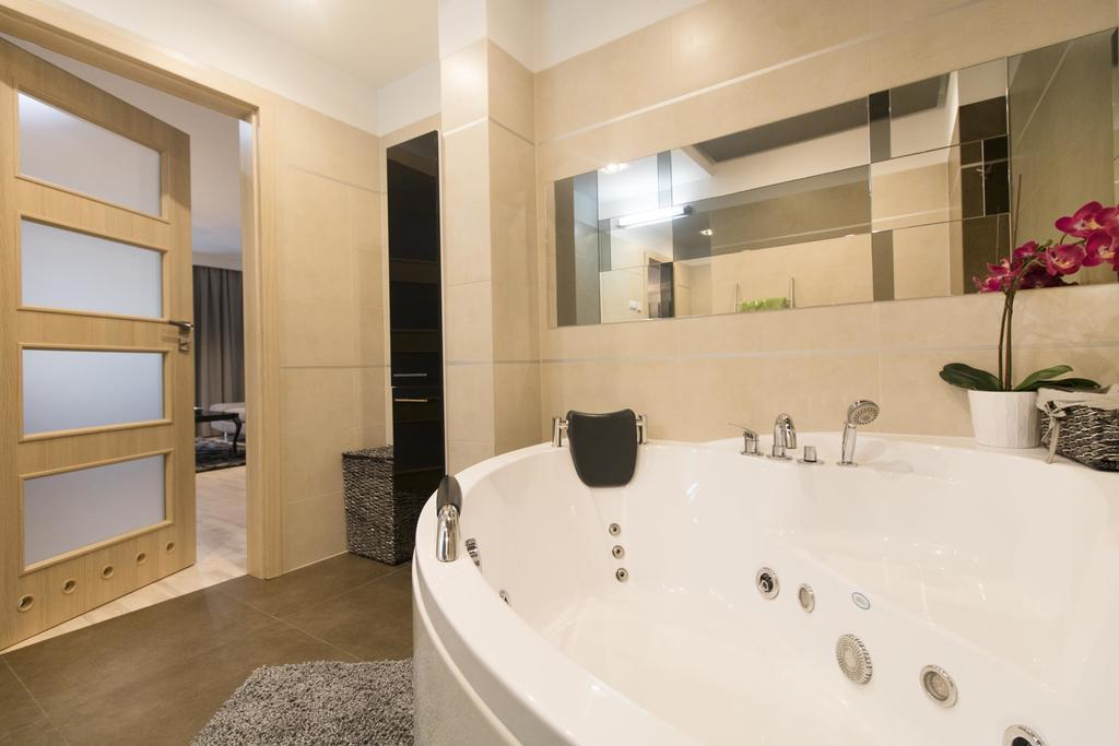 Kings City - Skawinska Apartment Краков Экстерьер фото